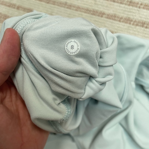 | Lululemon | Wunder Under cropped leggings. Size 8. - Picture 3 of 6